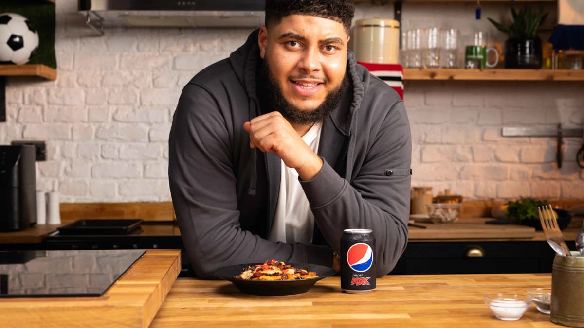 Pepsi MAX Refreshing Half-Time with Big Zuu and Twisted
